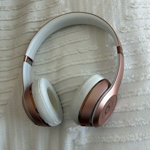 Rose Gold Beats Solo 3 Wireless